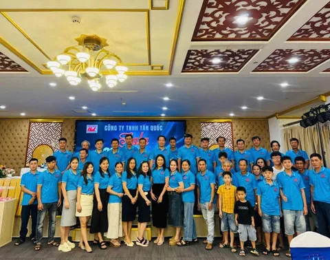 Hoạt động tập thể Thép Tấn Quốc 12