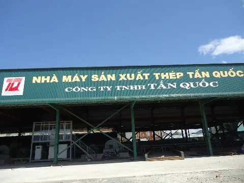 Mặt tiền nhà máy sản xuất thép Tấn Quốc