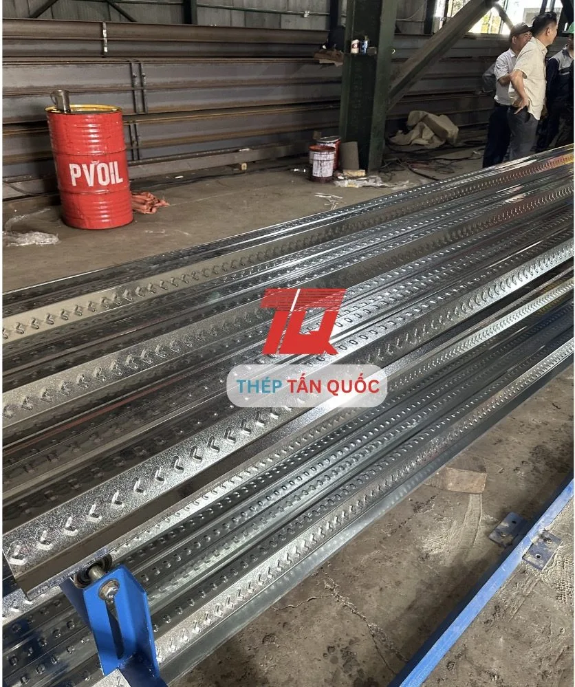 Xà gồ – sàn deck tại kho Thép Tấn Quốc – ảnh 3